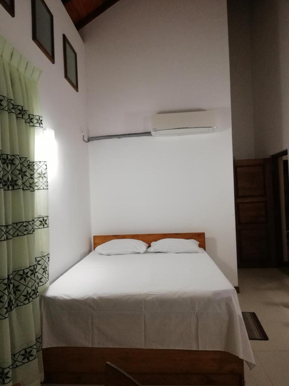 Bed and Breakfast Air Port 5 Minutes Super Clean Upul Негомбо Экстерьер фото