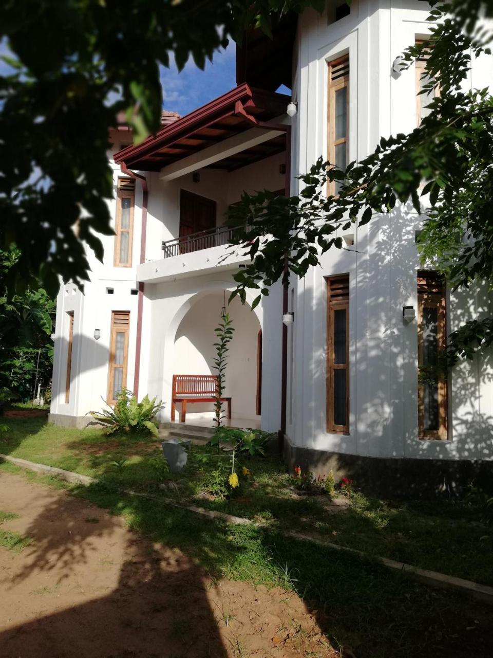 Bed and Breakfast Air Port 5 Minutes Super Clean Upul Негомбо Экстерьер фото